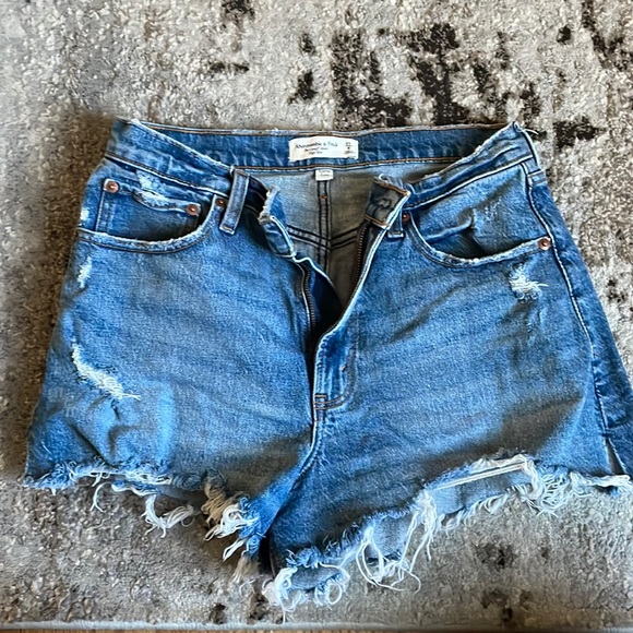 Abercrombie & Fitch Pants - Abercrombie & Fitch Curve Love The Cutoff Short High Rise